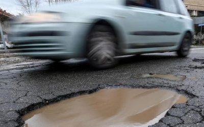 Danni subiti per cattiva manutenzione della strada, a chi e come chiedere il risarcimento